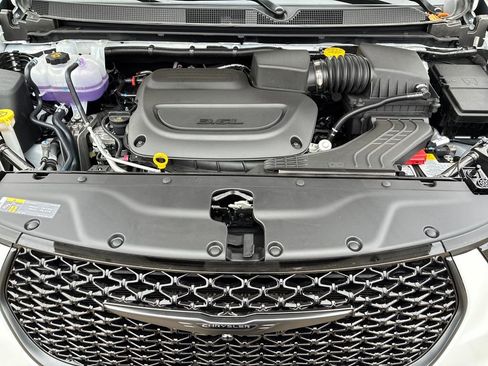 New 2026 Chrysler Pacifica Select w/ S Appearance Package FWD image 21