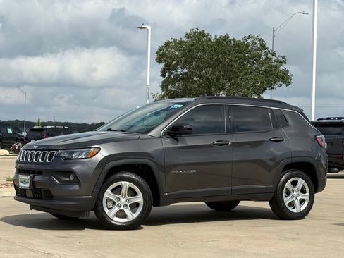 Used 2023 Jeep Compass Latitude AWD/4WD image 1