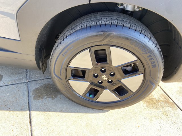 Used 2025 Hyundai Santa Fe SEL FWD image 30