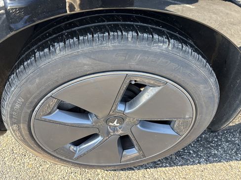 Used 2023 Tesla Model 3 Standard Range image 18