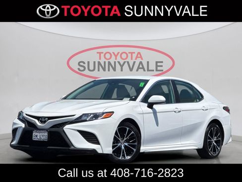 Used 2019 Toyota Camry SE FWD image 2