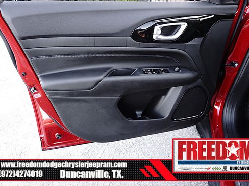 New 2026 Jeep Compass Latitude image 39