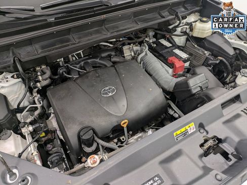 Used 2022 Toyota Highlander XLE AWD/4WD image 32