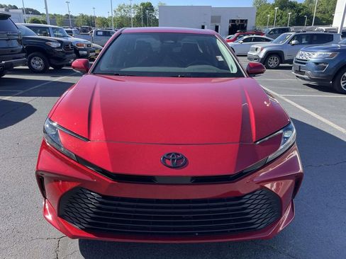 Used 2025 Toyota Camry LE image 4