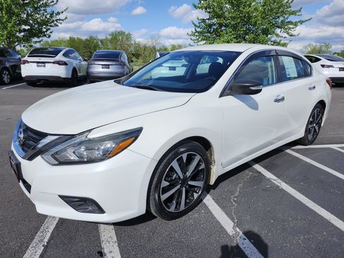 Used 2018 Nissan Altima 2.5 SR FWD image 12