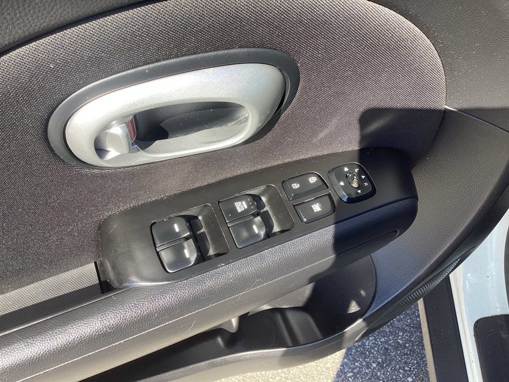 Used 2016 Kia Soul FWD image 11