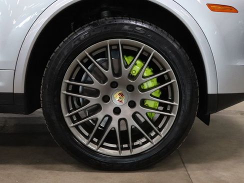 Used 2017 Porsche Cayenne S Platinum image 40