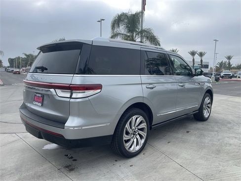 Used 2022 Lincoln Navigator Reserve image 8