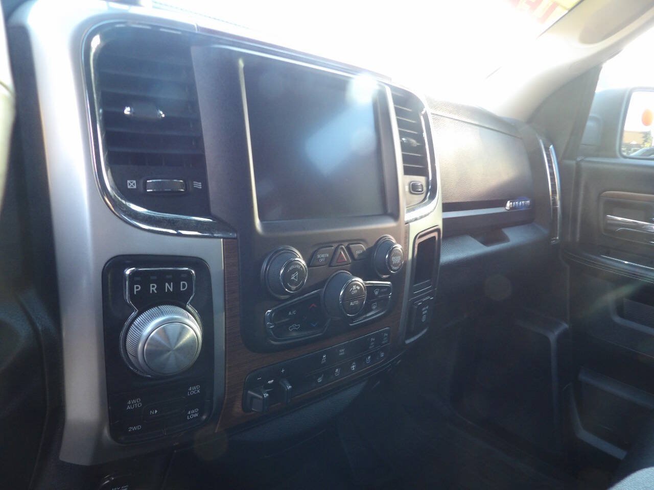 Used 2017 RAM 1500 Laramie AWD/4WD image 8
