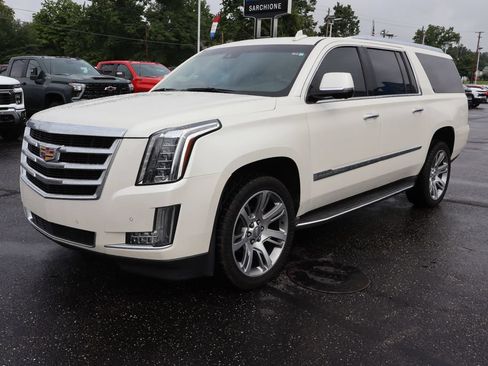 Used 2015 Cadillac Escalade ESV Luxury AWD/4WD image 41
