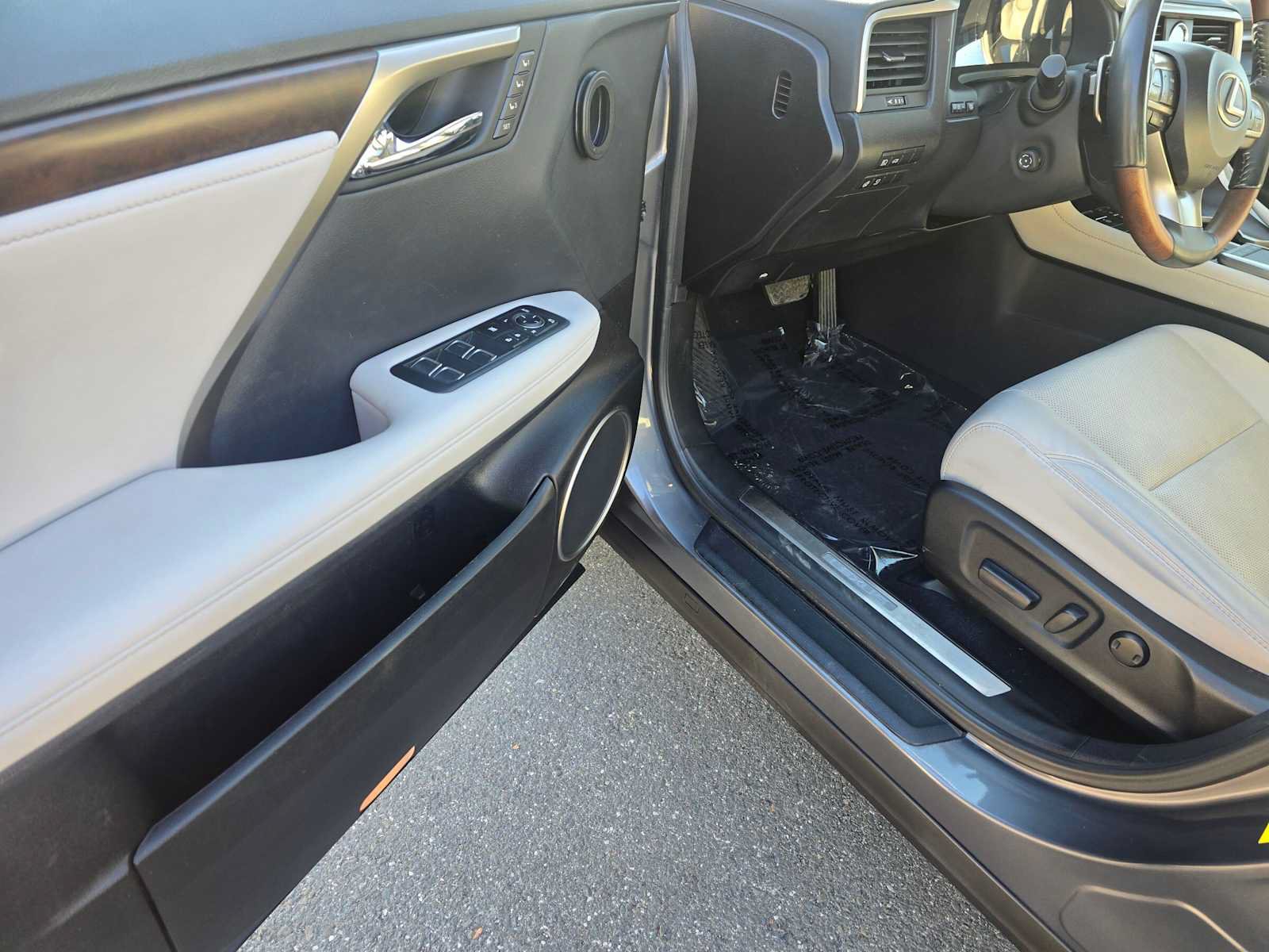 Used 2022 Lexus RX 350 FWD w/ Premium Package image 21
