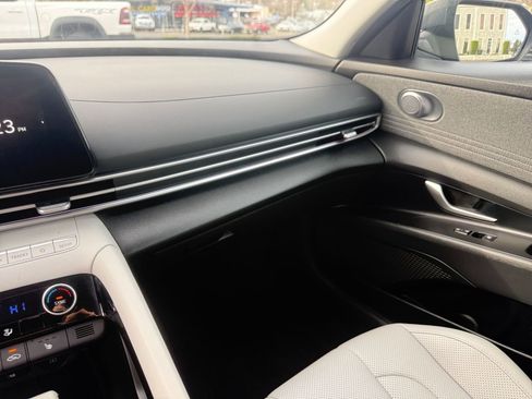 Used 2025 Hyundai Elantra Limited image 35
