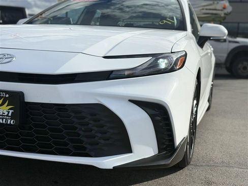 Used 2025 Toyota Camry SE image 13