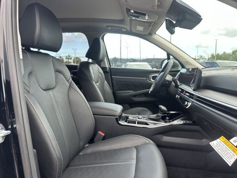 Certified 2025 Kia Sorento SX FWD image 23