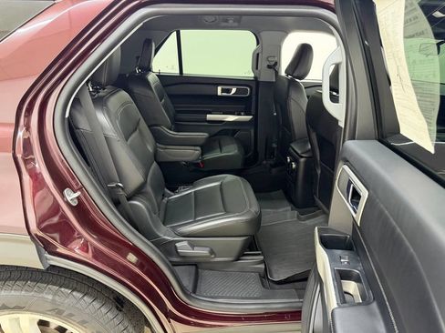 Used 2022 Ford Explorer XLT w/ Equipment Group 202A AWD/4WD image 14