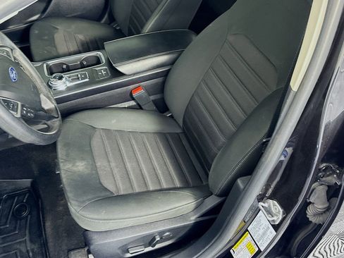 Used 2020 Ford Fusion SE FWD image 19