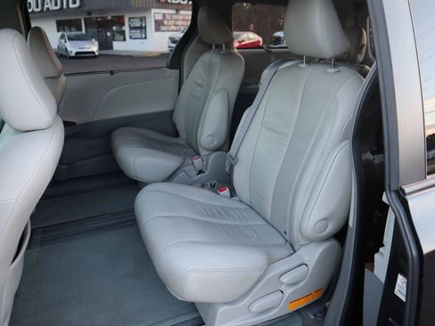 Used 2011 Toyota Sienna XLE image 3