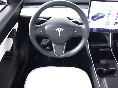 Used 2020 Tesla Model Y Long Range image 31