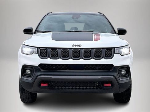 Used 2023 Jeep Compass Trailhawk image 3
