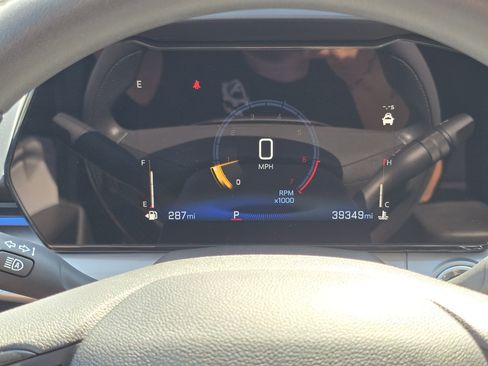 Used 2025 Chevrolet Trax LT FWD image 29