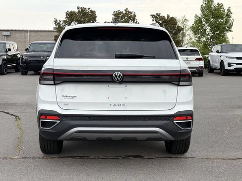 New 2026 Volkswagen Taos SE FWD image 4