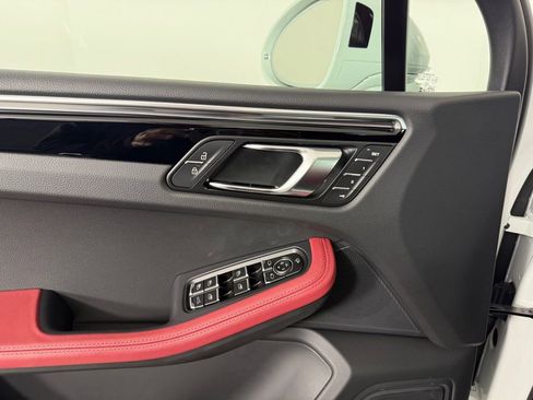 Certified 2026 Porsche Macan Base image 21