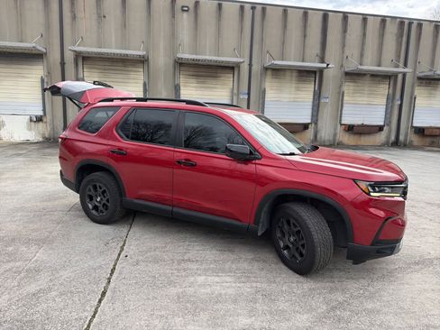 Used 2023 Honda Pilot TrailSport image 12
