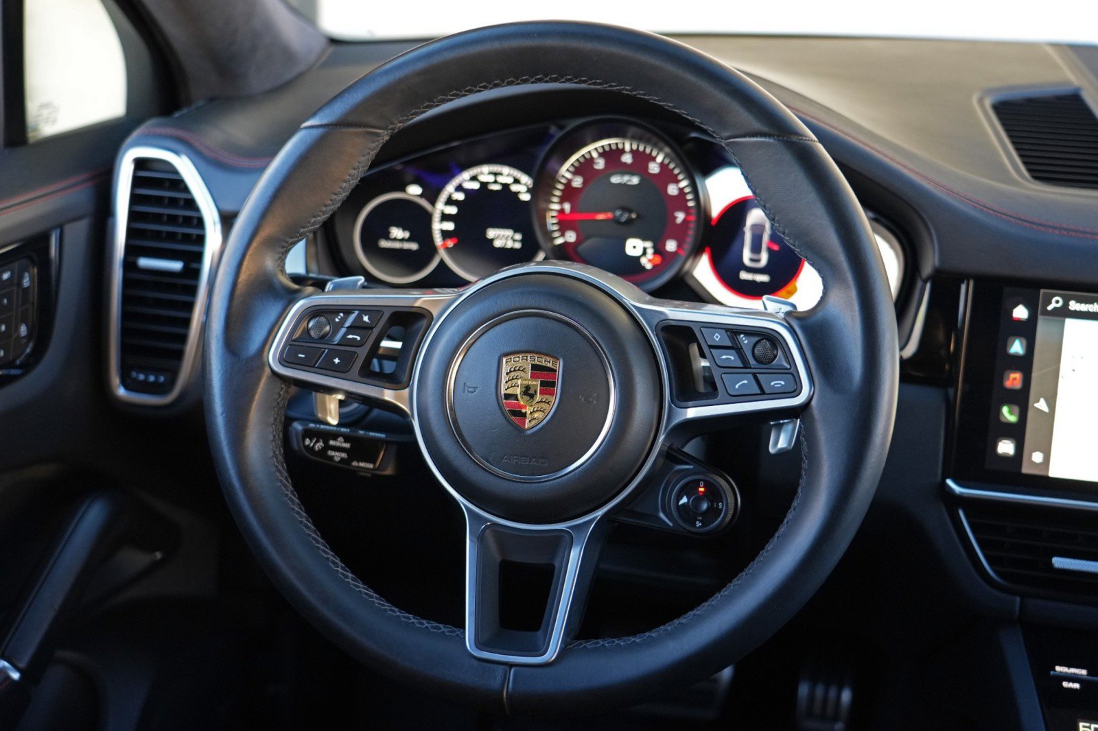 Used 2022 Porsche Cayenne GTS w/ Towing Package w/o Tow Ball AWD/4WD image 21