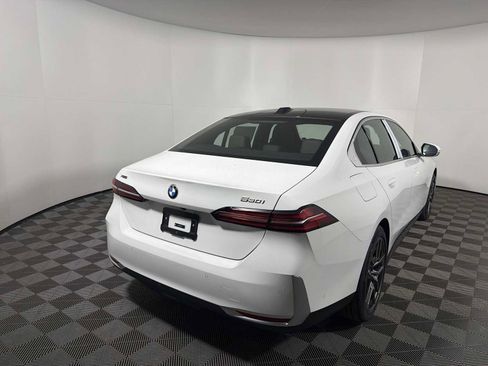 New 2026 BMW 530i xDrive w/ Convenience Package AWD/4WD image 9