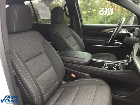 Used 2025 Chevrolet Traverse LT image 26