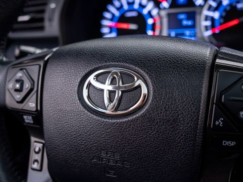 Used 2019 Toyota 4Runner TRD Off-Road Premium AWD/4WD image 23