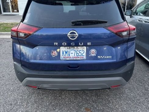 Used 2021 Nissan Rogue SV image 3