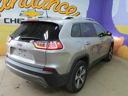 Used 2019 Jeep Cherokee Limited w/ Luxury Group AWD/4WD image 8