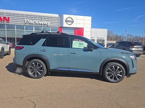 New 2026 Nissan Pathfinder Platinum image 8