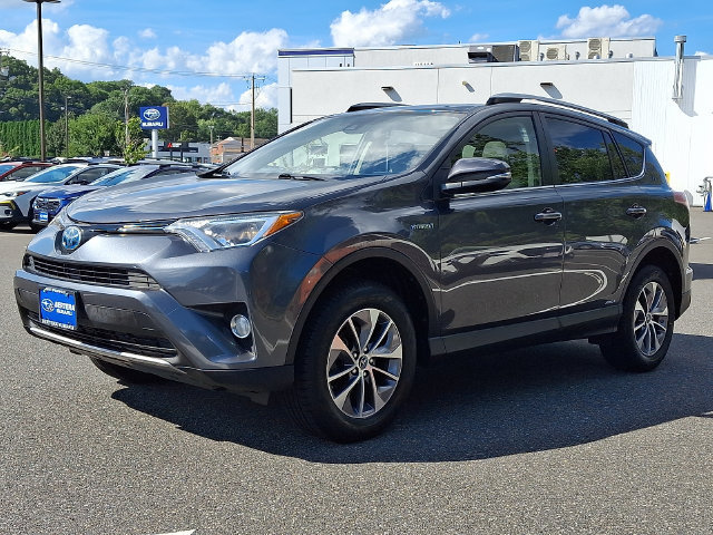 Used 2018 Toyota RAV4 XLE AWD/4WD image 3