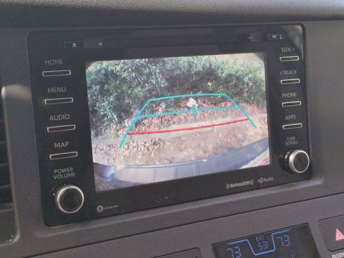 Used 2020 Toyota Sienna Limited image 21