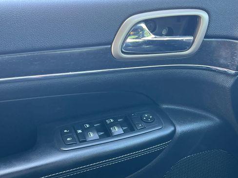 Used 2017 Jeep Grand Cherokee Limited w/ Luxury Group II RWD image 13