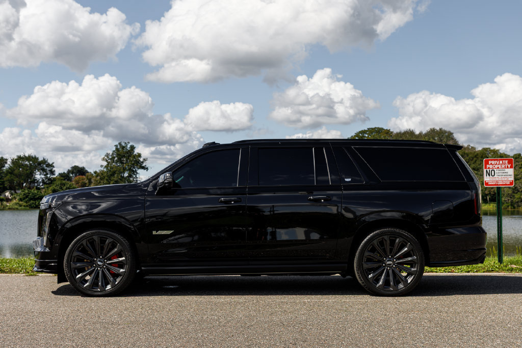 Used 2025 Cadillac Escalade ESV V AWD/4WD image 6