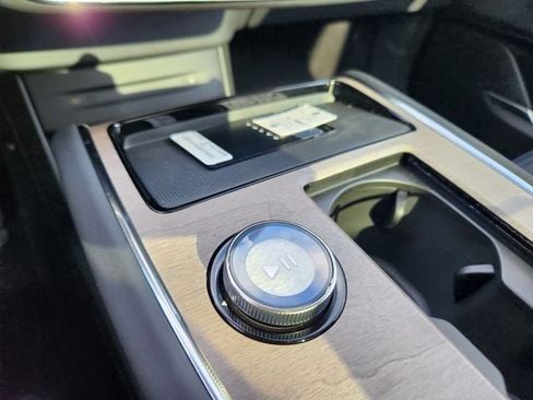 New 2025 Volvo EX90 Plus w/ Protection Package Premier image 23