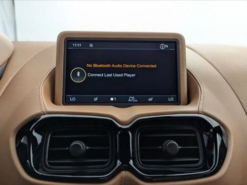 Used 2020 Aston Martin V8 Vantage Coupe image 28