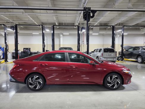 Certified 2024 Hyundai Elantra Limited image 8