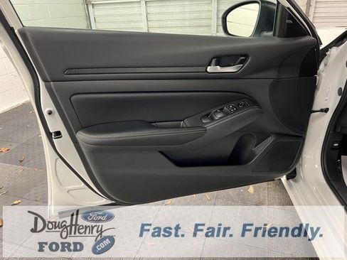 Used 2025 Nissan Altima 2.5 SV image 24