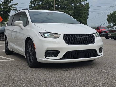 Used 2022 Chrysler Pacifica Touring-L w/ S Appearance Package FWD image 7