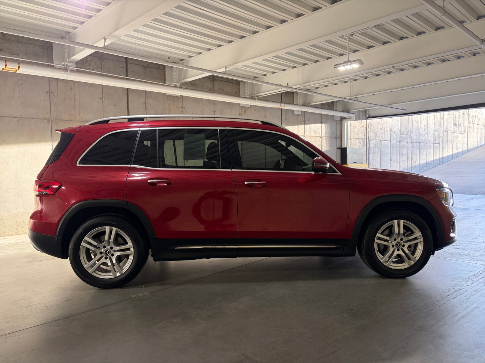 Used 2021 Mercedes-Benz GLB 250 4MATIC image 8
