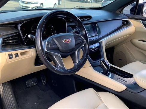 Used 2018 Cadillac XT5 FWD image 16