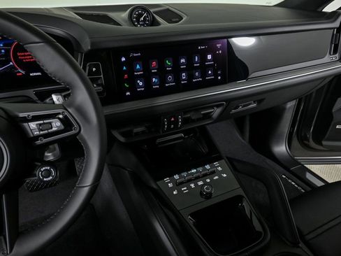 Certified 2025 Porsche Cayenne Coupe image 13