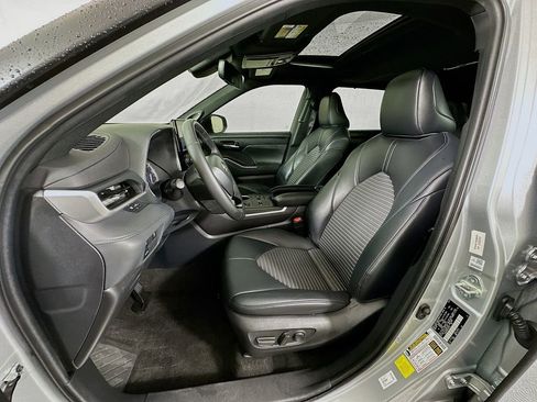 Used 2023 Toyota Highlander XSE FWD image 21