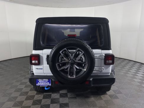 Used 2024 Jeep Wrangler Unlimited w/ Convenience Group AWD/4WD image 8
