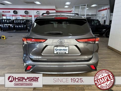 Used 2023 Toyota Highlander Limited image 4
