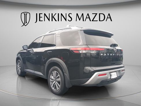 Used 2022 Nissan Pathfinder SL FWD image 5